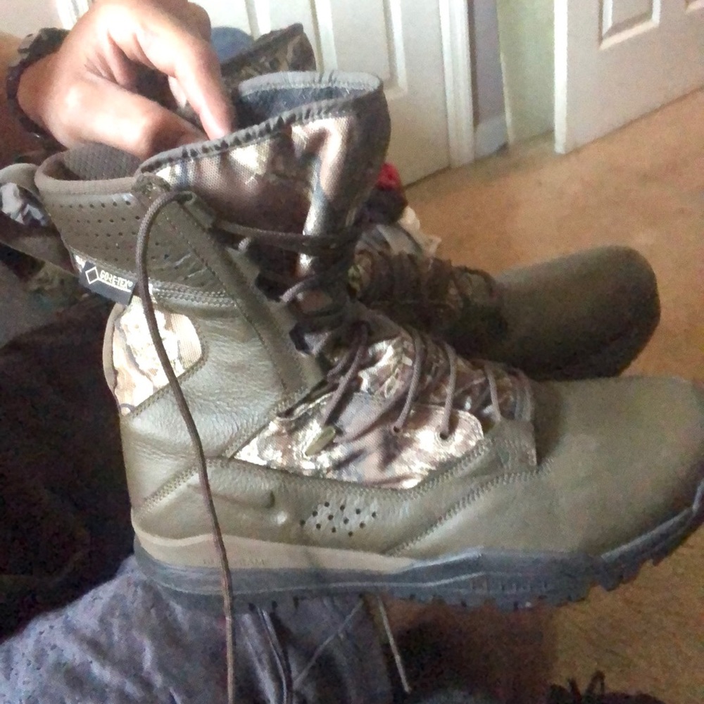 Men’s NIKE REALTREE camouflage boots